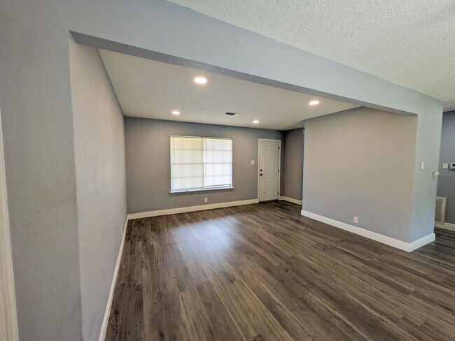 Foto del edificio - 4404 Raven St