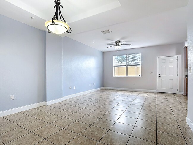 Building Photo - 2380 Bella Vista Dr