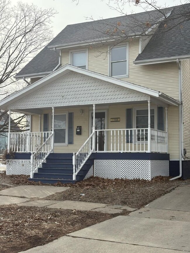 Building Photo - 1102 N Madison St