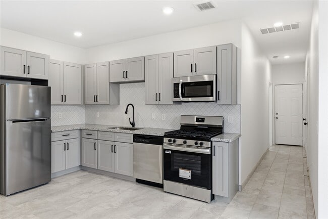 Building Photo - 6138 Brookfield Dr