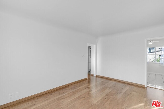 Foto del edificio - 4537 College View Ave