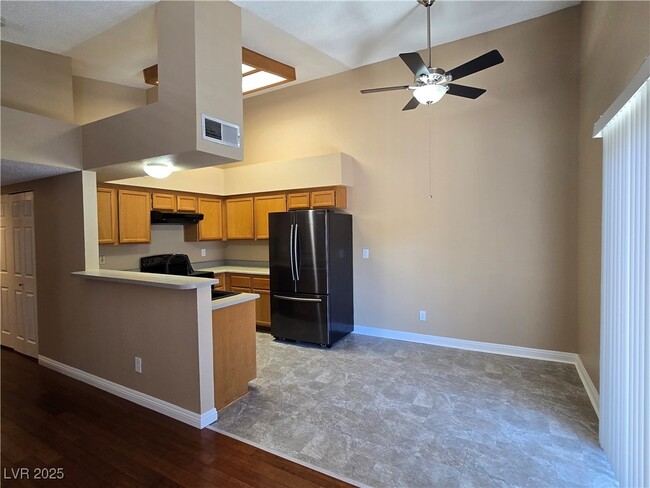 Foto del edificio - 1575 W Warm Springs Rd