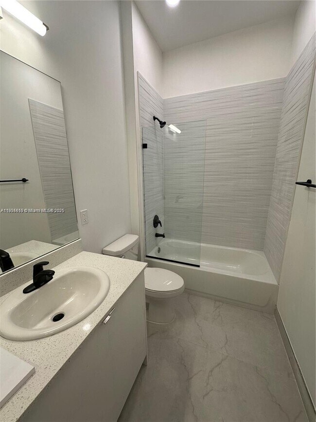 Foto del edificio - 3422 NW 5th Ave