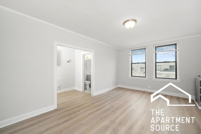 Foto del edificio - 2779 N Milwaukee Ave