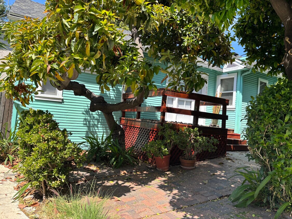 Foto principal - 8707 W West Knoll Dr