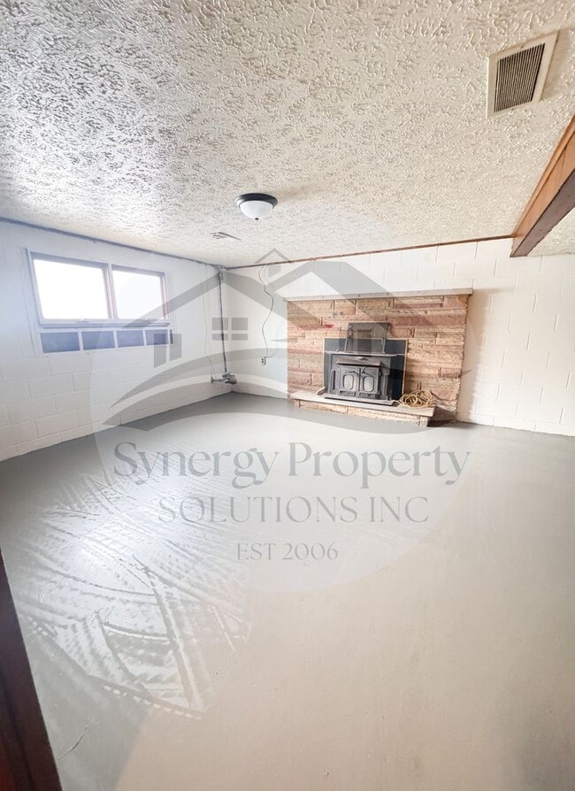 Building Photo - 745 Carol Ln