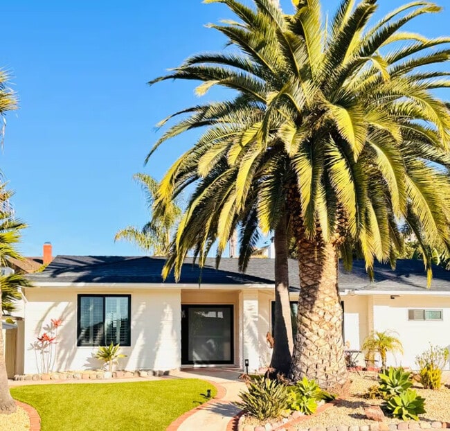 Foto del edificio - 4883 Hillside Dr