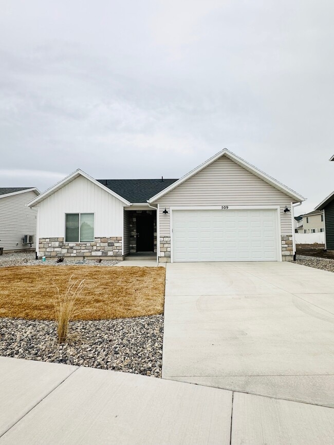 Building Photo - 509 W 1110 N