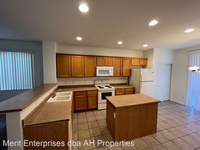 Building Photo - 4 br, 2.5 bath House - 3681 E TEMECULA WAY