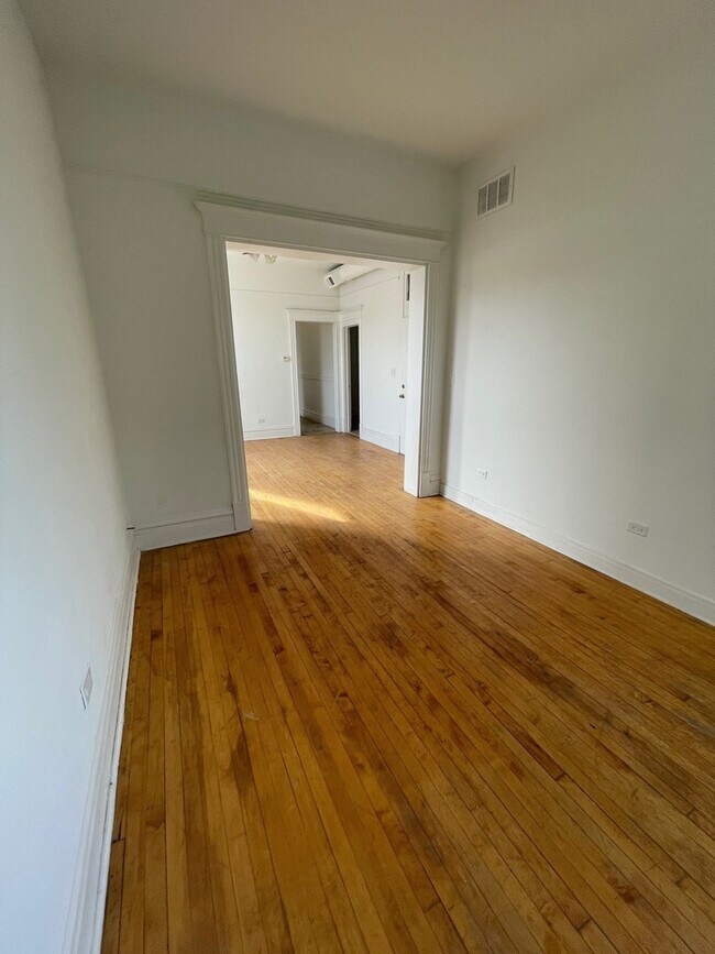 Foto del edificio - 1430 N Wood St