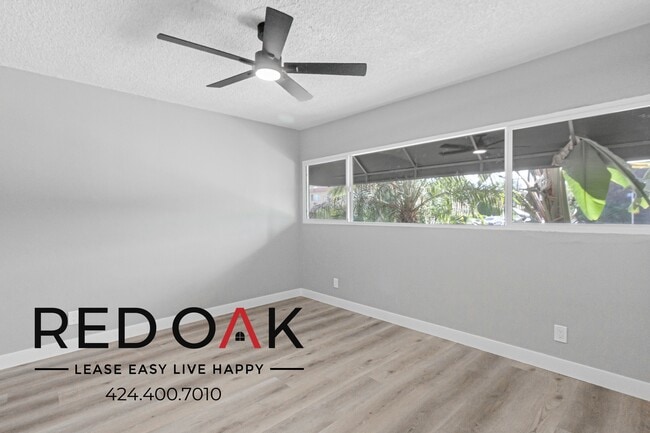 Building Photo - 15405 Vanowen St