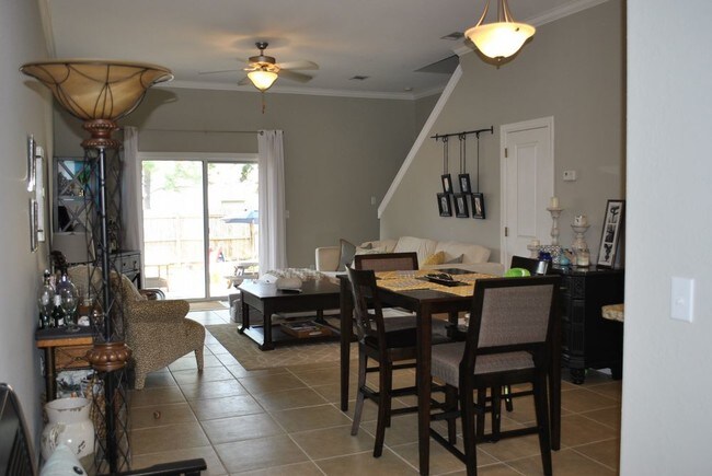 Foto del edificio - 355 Driftwood Rd