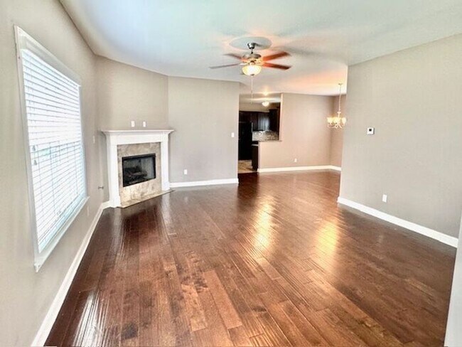 Foto del edificio - Now Leasing 4-bedroom 3 bath home with Bon...