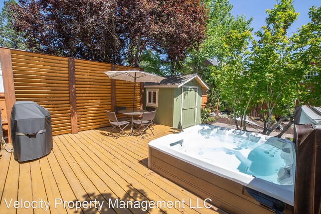 Foto del edificio - 2 br, 2 bath House - 1034 NW Columbia St.
