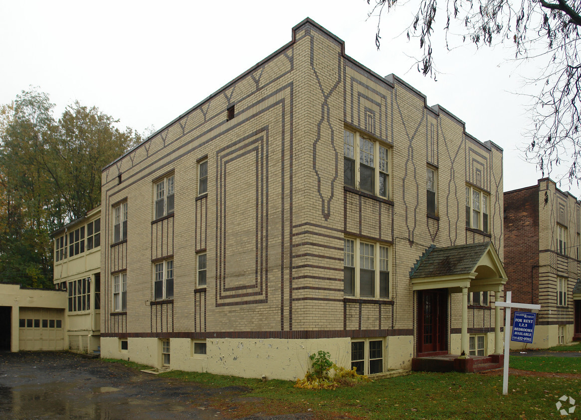 Primary Photo - Pine Hills Apartments