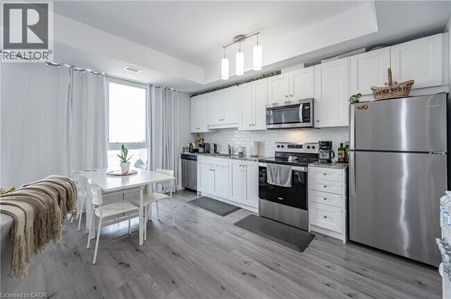 Photo du bâtiment - 60 Charles St W