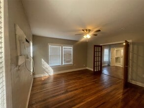 Building Photo - 4219 Lamar St