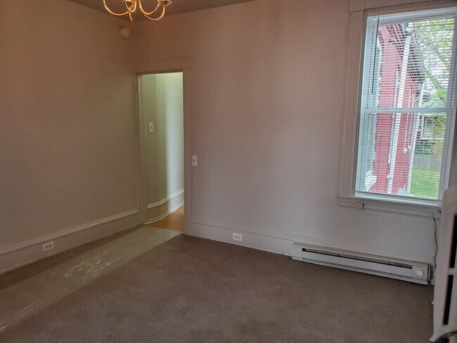 Building Photo - 609 W Orange St