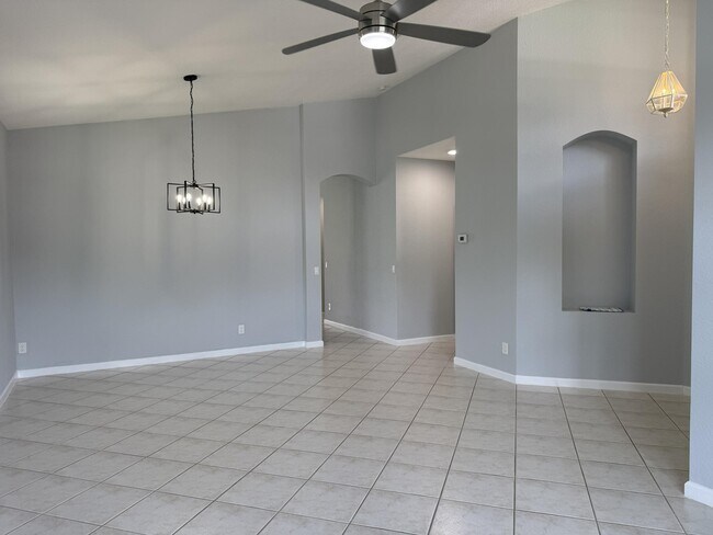 Building Photo - 9084 Silver Glen Way