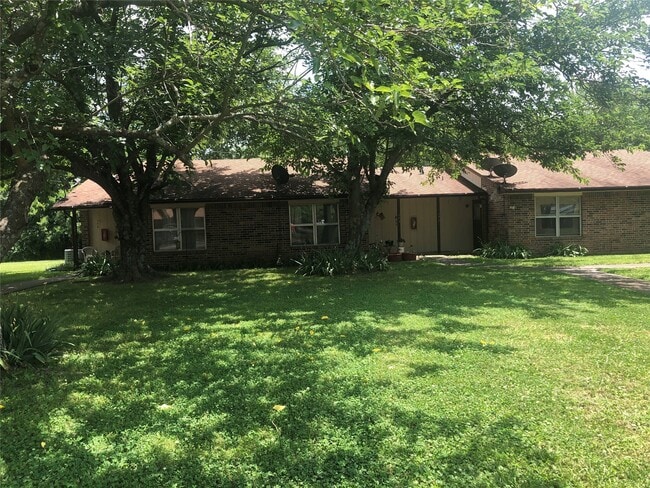 Building Photo - 709 Witt St