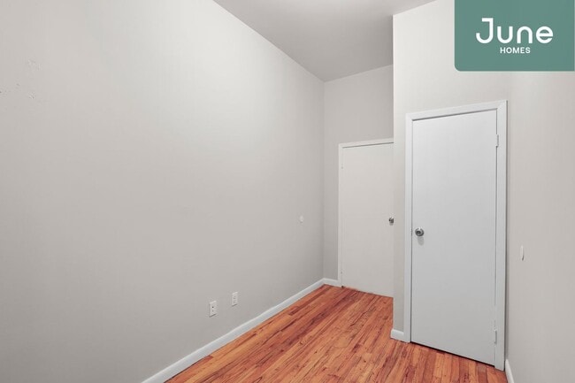 Building Photo - ROOM ONLY in 4-bed/2.0-bath Home