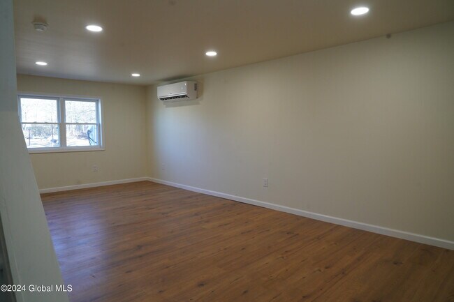 Building Photo - 21 Van Heusen St