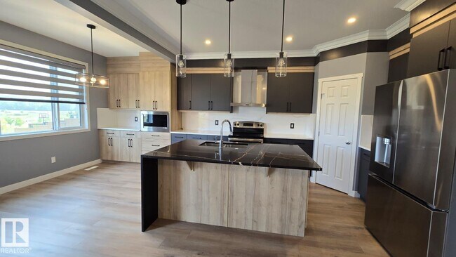 Building Photo - 42 Tilia Pl