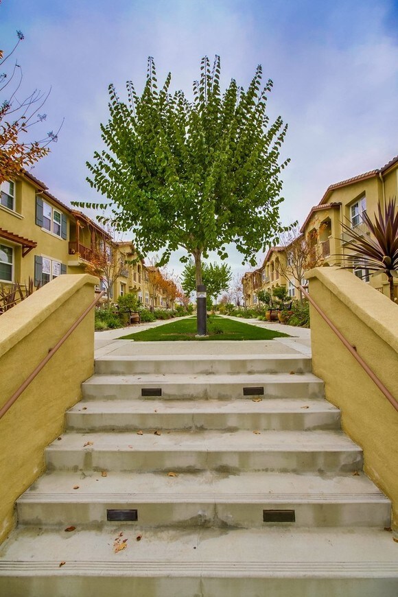 Building Photo - 2690 Cabrillo Ave