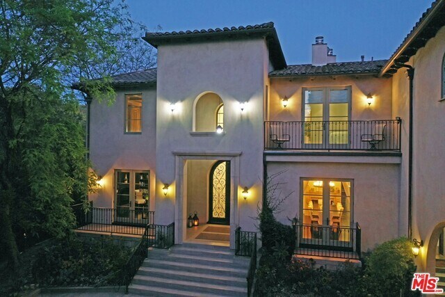 Building Photo - 3039 Roscomare Rd