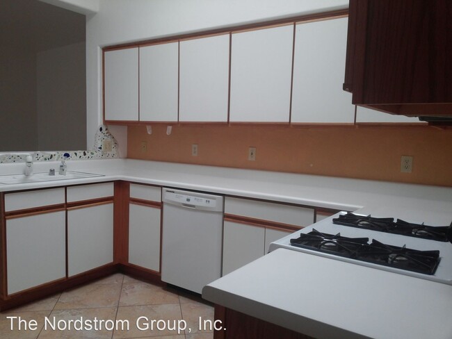 Building Photo - 3 br, 2 bath House - 949 W Fox Ridge Lane