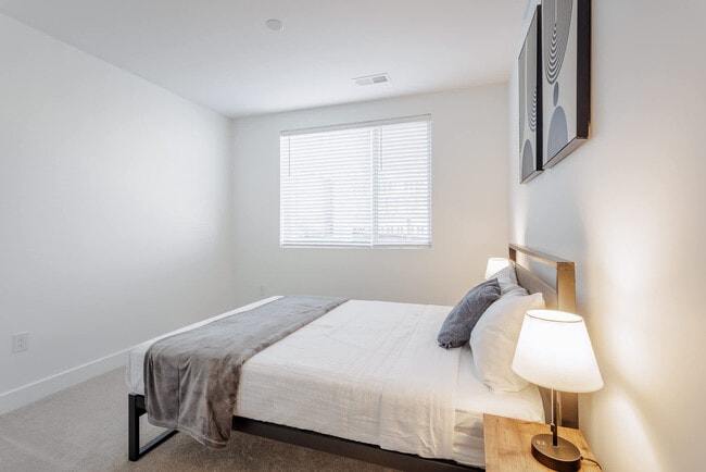 Building Photo - 601 E Pete Rose Wy