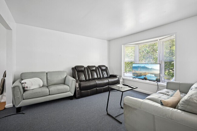 Building Photo - U of Maryland! Spacious Single Family Home...