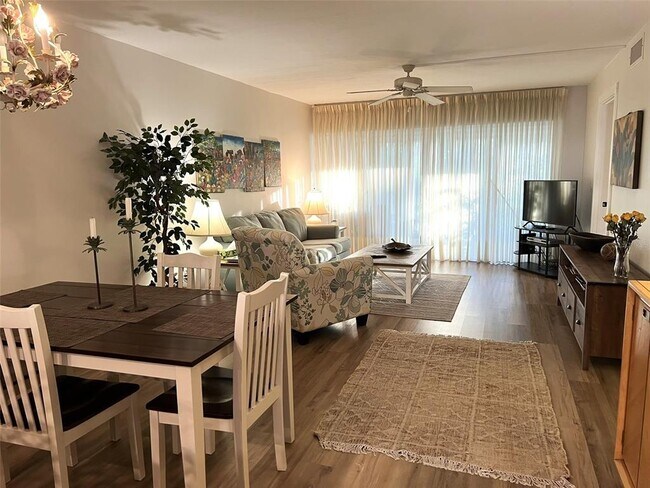 Foto del edificio - 5205 Wedgewood Ln