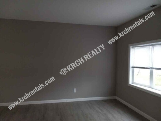 Foto del edificio - Nice 3-Bed 1-Bath Home with Fenced Yard