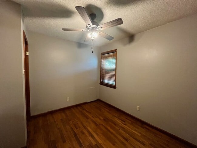 Building Photo - Renovated 3 Bedroom 1.5 Bath Home for Rent!
