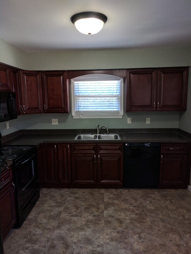 Building Photo - 6423 Powell Pl