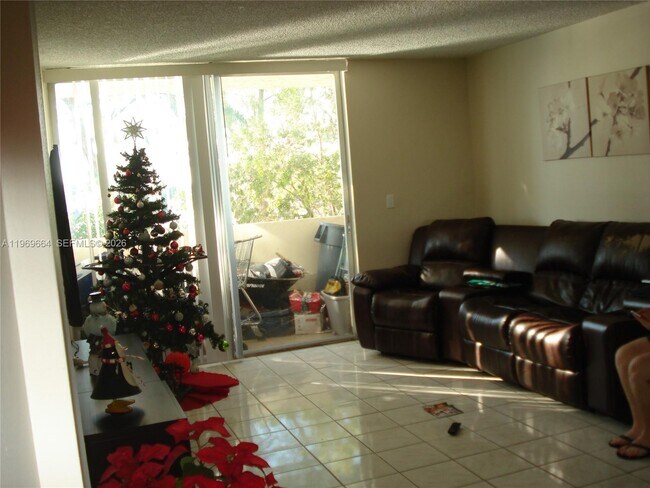 Foto del edificio - 10090 NW 80th Ct