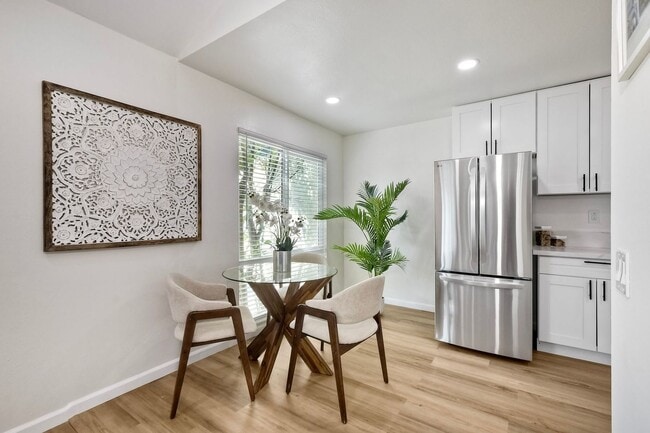 Building Photo - Charming Remodeled 2-Bed / 1.5-Bath Condo ...