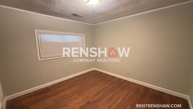 Foto del edificio - 449 Burlington Cir