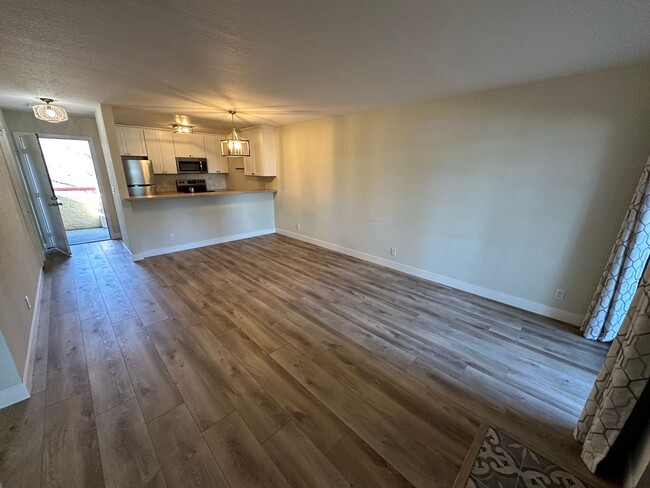 Building Photo - 2 Bed 1.5 Bath Condo In Concord (Remodeled)