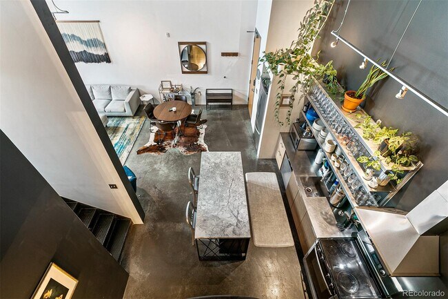 landing on 2nd fl - 3457 Ringsby Ct