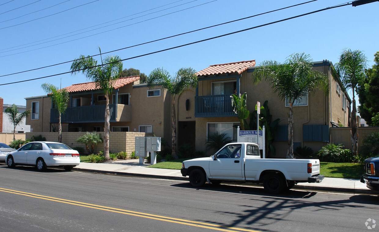 Primary Photo - Harbor Mist Apartments