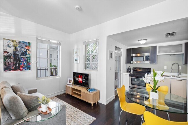 Building Photo - 621 11th St