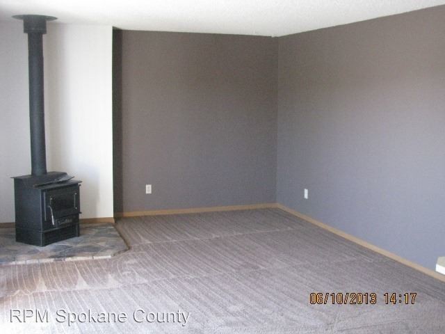 Building Photo - 3015 S Clinton Rd