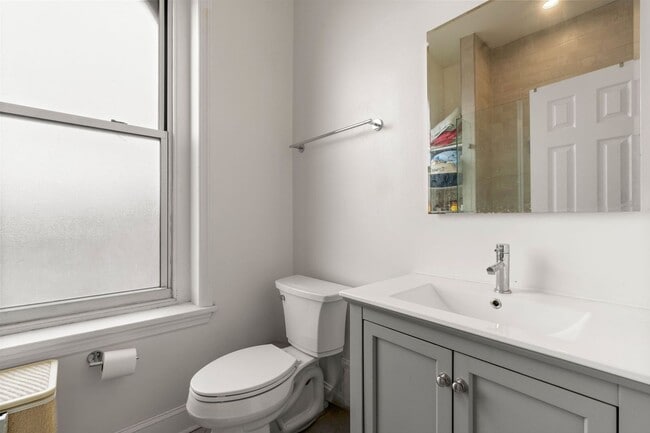 Interior Photo - The Kenmar