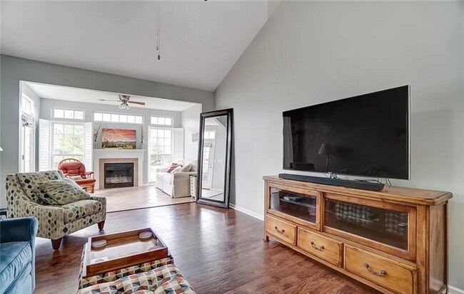 Foto del edificio - 2621 Harrison Ln