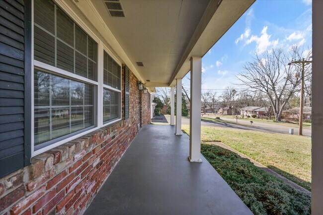 Foto del edificio - 930 Corning Rd