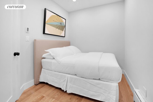 Foto del edificio - 323 E 93rd St