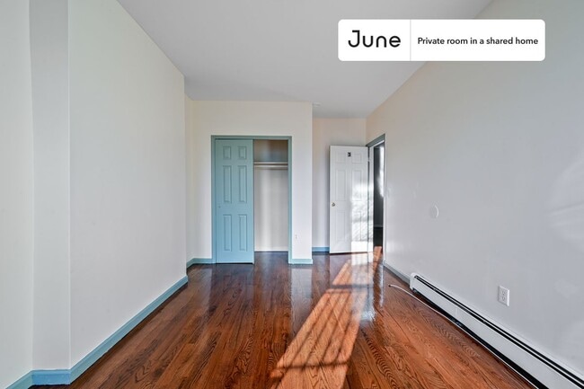 Building Photo - Room in Shared 3 bed/1 bath home