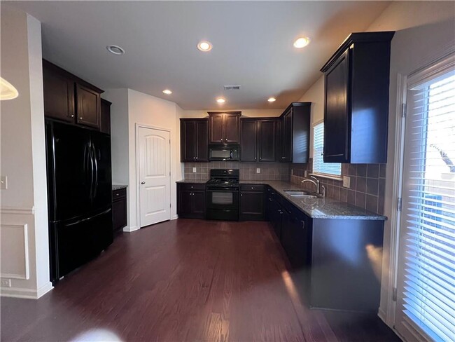 Building Photo - 2751 Knelston Oak Way